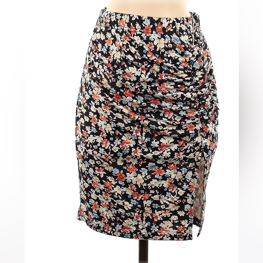 Beautiful Floral Skirt with Ruching Size Medium
